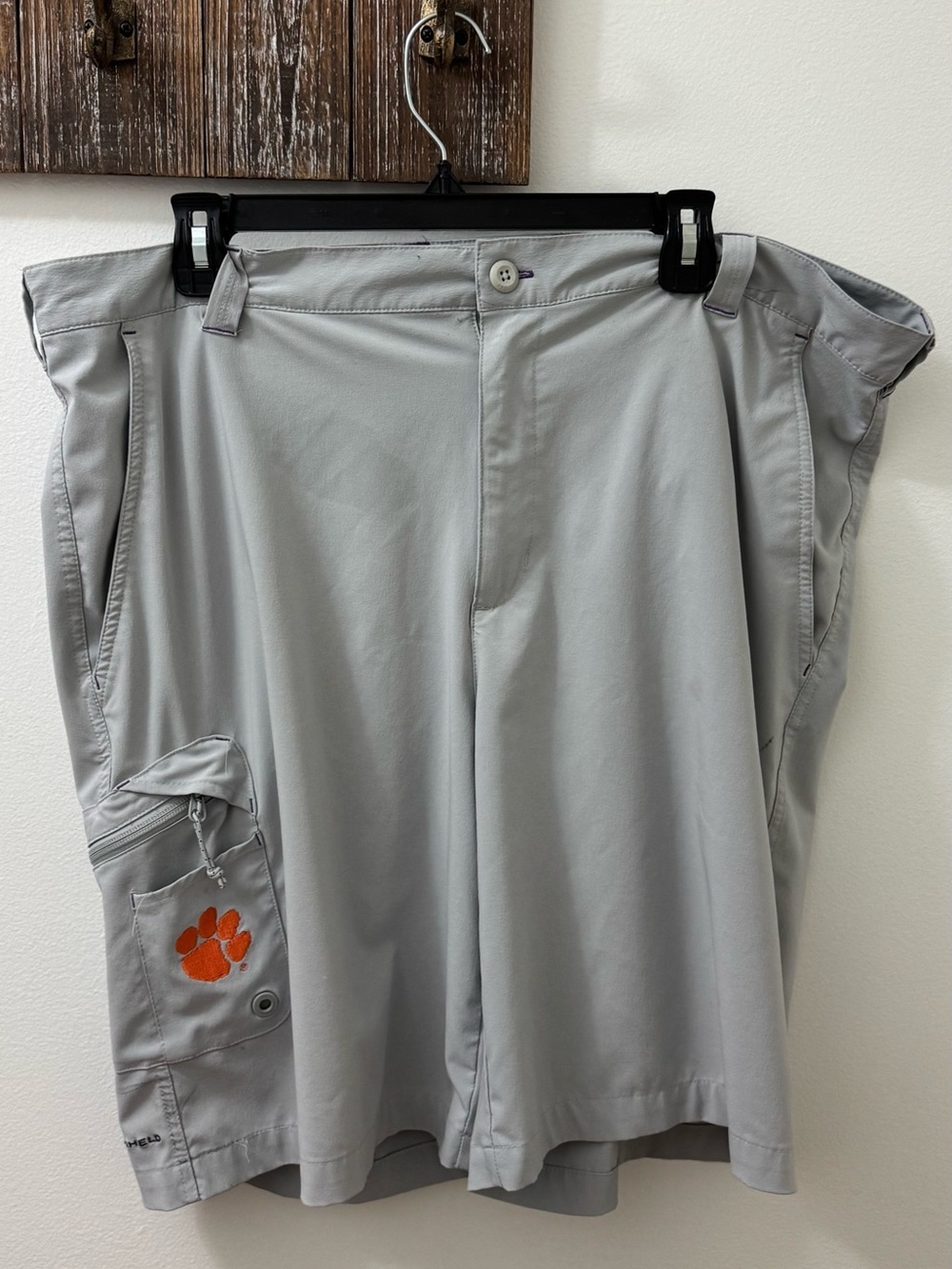 Columbia PFG size 40 Light Gray Men's Cargo Shorts with Orange Paw Accent